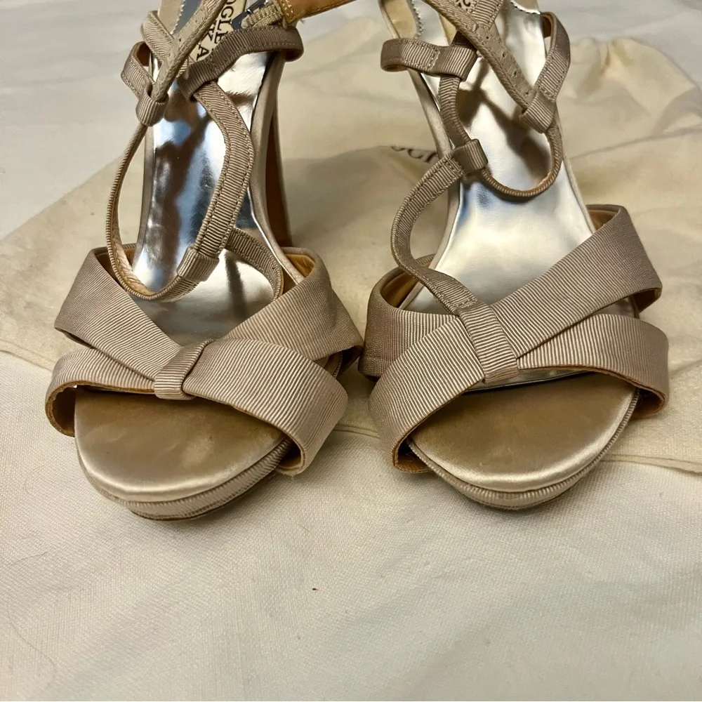 Badgley Mischka Champagne Strappy Heels Size 7